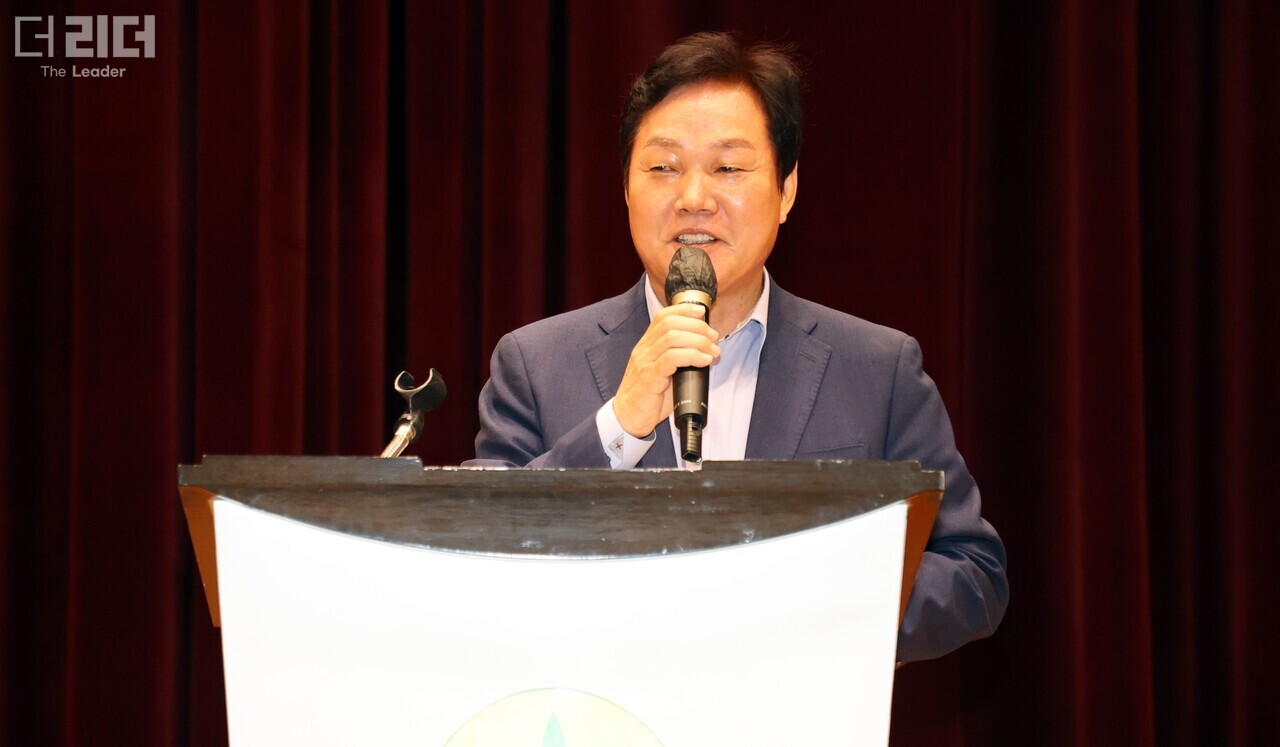 박완수 경남지사가 21일 오후 소노캄 거제에서 열린 ‘2022년 공동체운동 핵심리더 역량강화 워크숍’에 참석해 인사말을 하고 있다(사진= 경남도청 제공). 이형진 기자