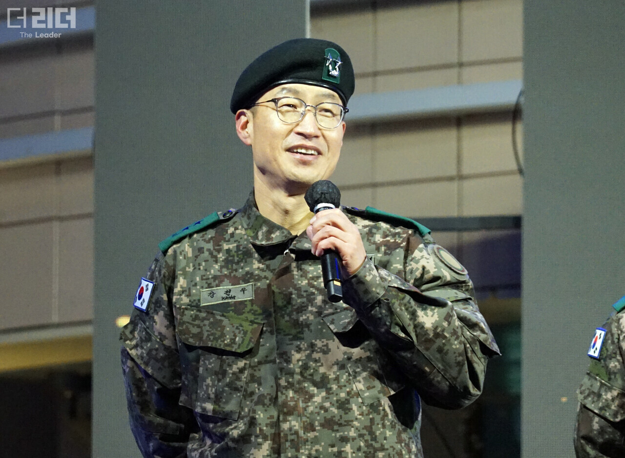 지난 23일 강현우 제15보병사단장이 선등거리 점등식에서 인사말을 하고 있다. 전경해 기자